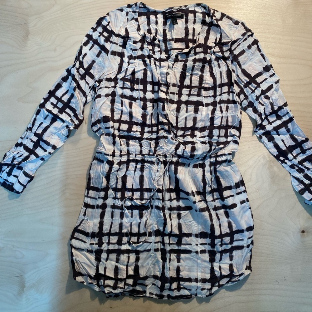 Banana Republic Long Sleeve Blouse size 6 (GL)
